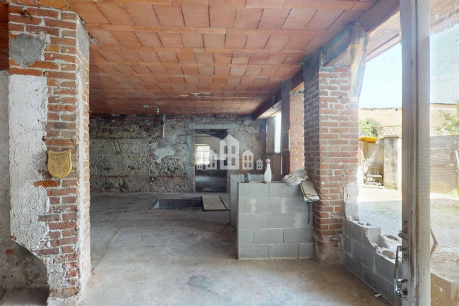 Half-duplex for sale in Lusigliè
