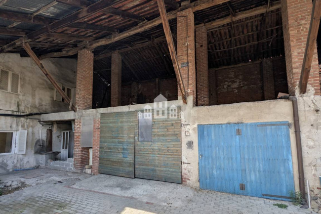 Half-duplex for sale in Lusigliè