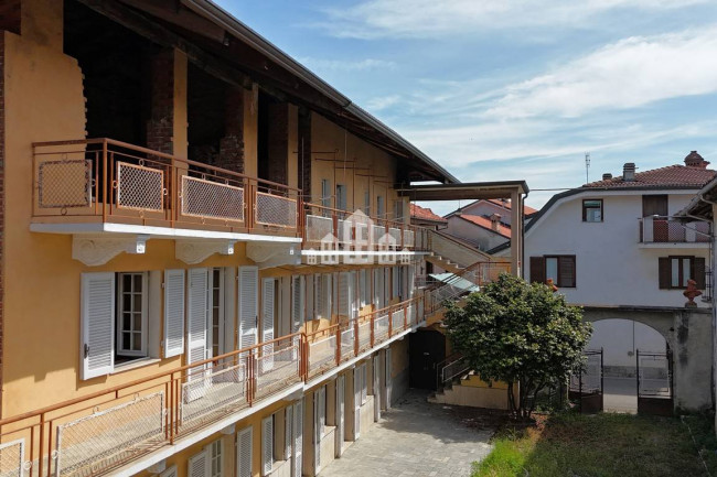 Half-duplex for sale in Lusigliè