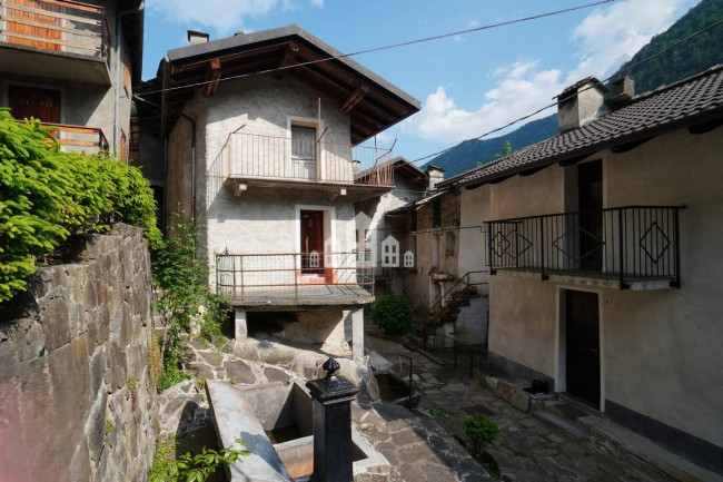Casa semindipendente in vendita a Ronco Canavese