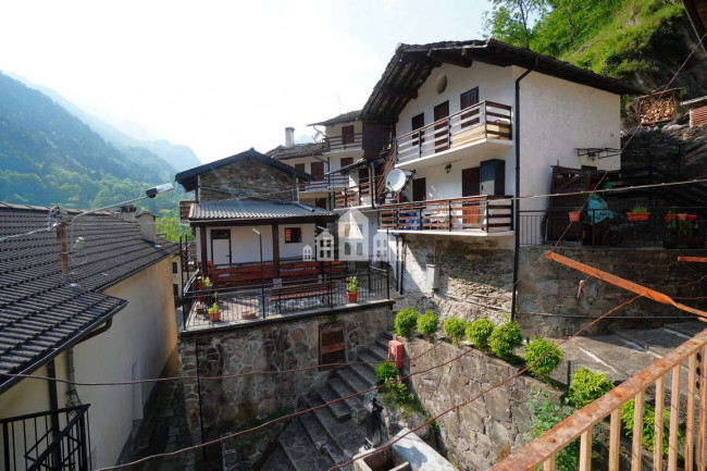 Casa semindipendente in vendita a Ronco Canavese