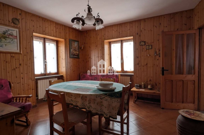 Casa semindipendente in vendita a Val di Chy
