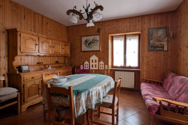 Casa semindipendente in vendita a Val di Chy