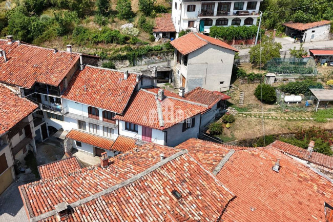 Casa semindipendente in vendita a Val di Chy