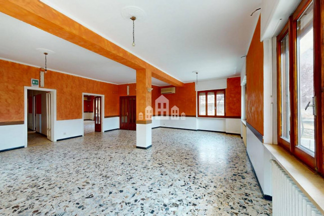Locale commerciale in vendita a San Martino Canavese