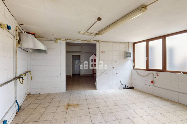 Locale commerciale in vendita a San Martino Canavese