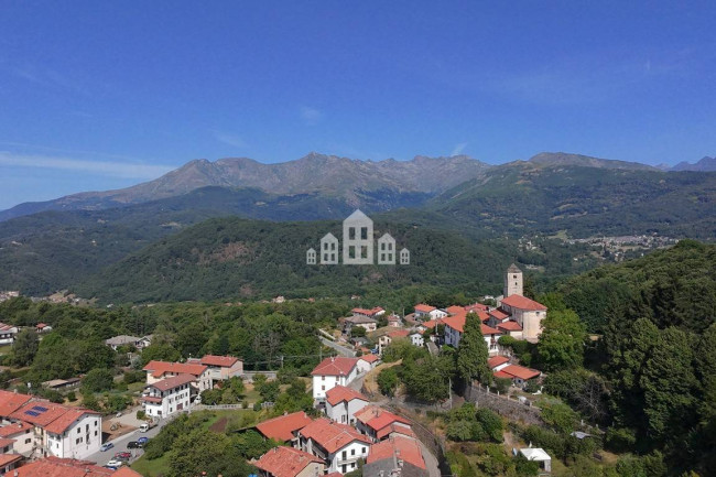 Casa semindipendente in vendita a Val di Chy