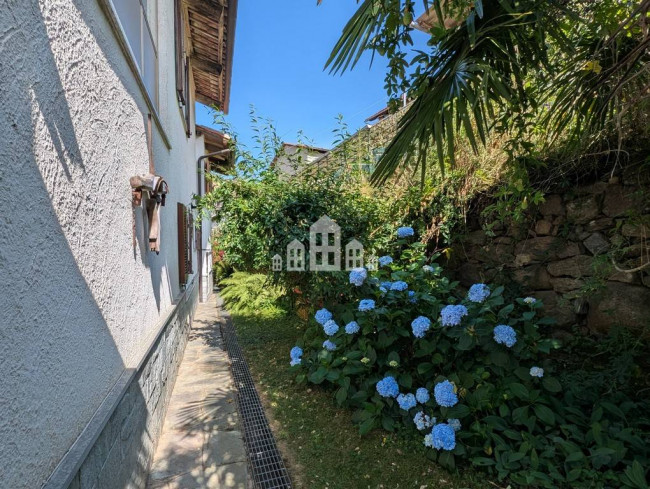 Casa semindipendente in vendita a Val di Chy