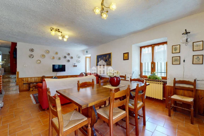 Casa semindipendente in vendita a Val di Chy