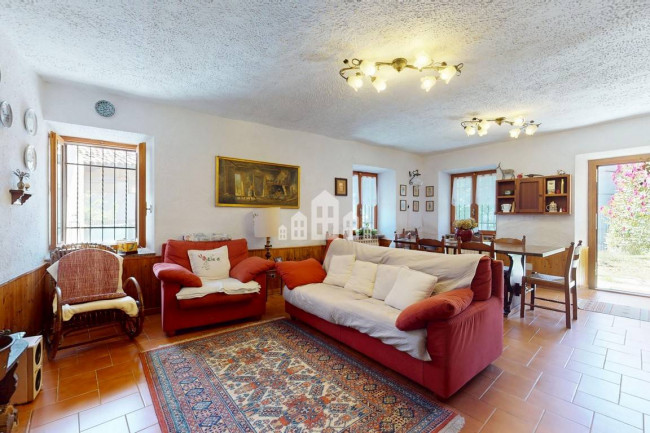 Casa semindipendente in vendita a Val di Chy