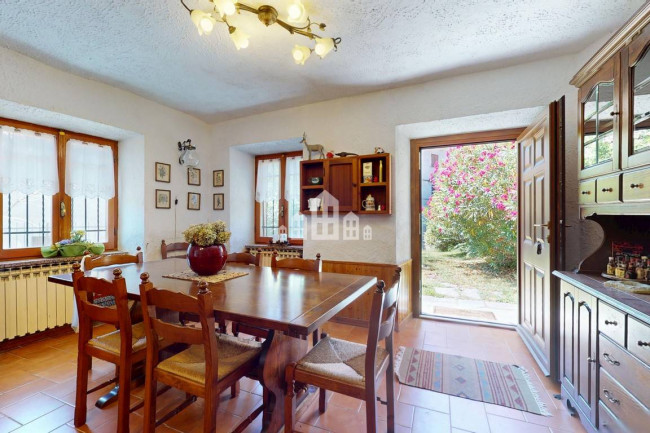 Casa semindipendente in vendita a Val di Chy