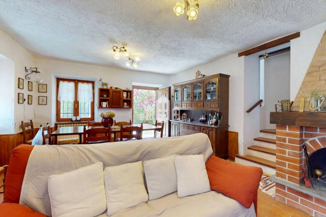 Casa semindipendente in vendita a Val di Chy