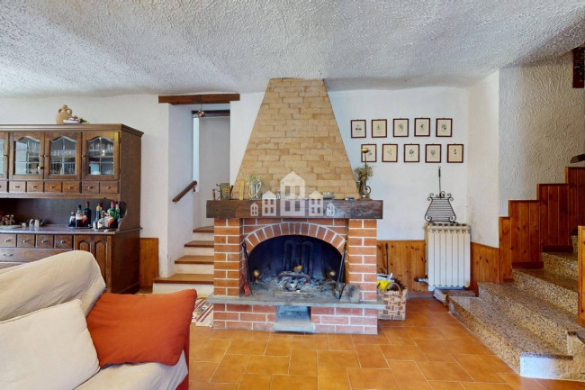 Casa semindipendente in vendita a Val di Chy