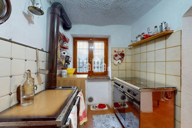 Casa semindipendente in vendita a Val di Chy
