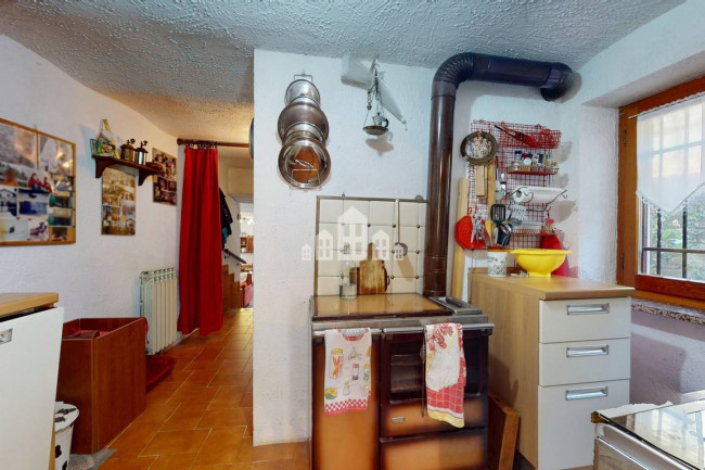 Casa semindipendente in vendita a Val di Chy