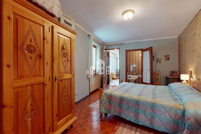 Casa semindipendente in vendita a Val di Chy