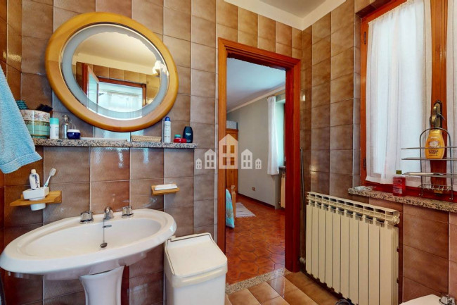 Casa semindipendente in vendita a Val di Chy