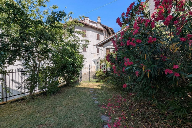 Casa semindipendente in vendita a Val di Chy