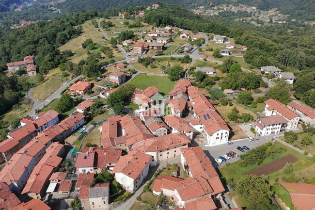 Casa semindipendente in vendita a Val di Chy