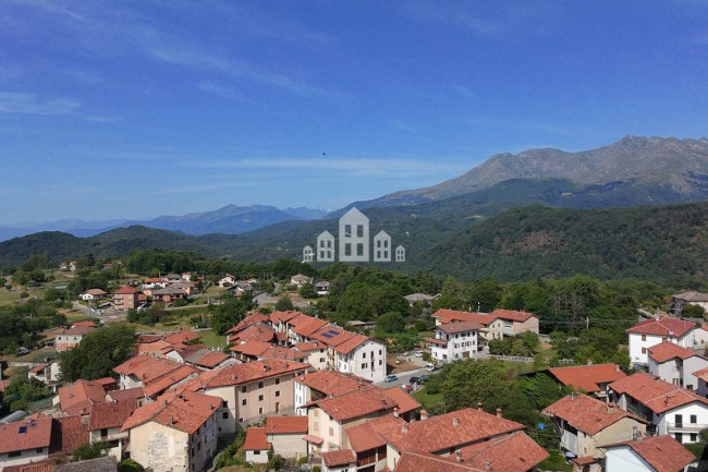 Casa semindipendente in vendita a Val di Chy