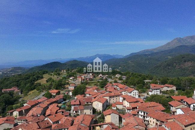 Casa semindipendente in vendita a Val di Chy