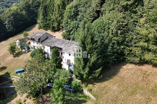 Casa semindipendente in vendita a Valchiusa