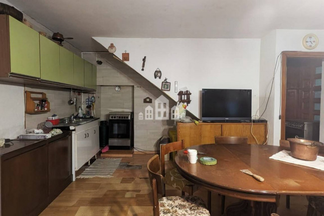 Casa semindipendente in vendita a Valchiusa