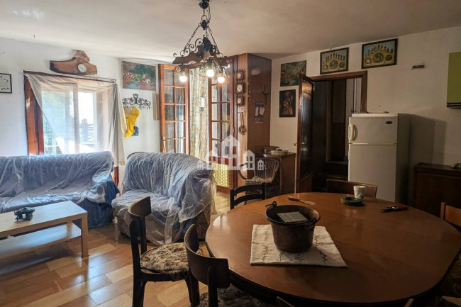 Casa semindipendente in vendita a Valchiusa