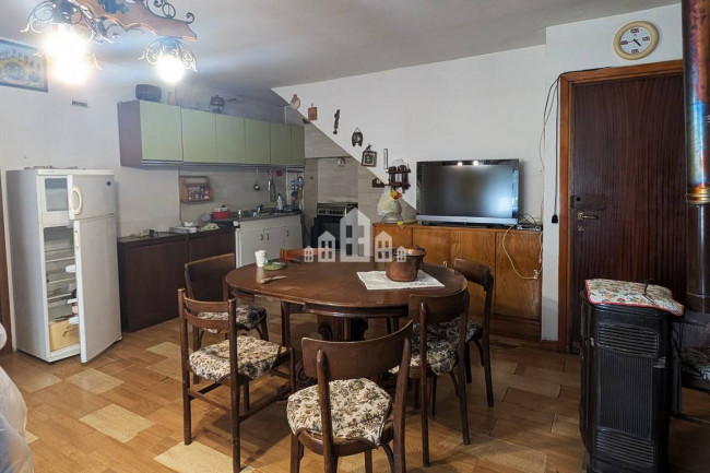 Casa semindipendente in vendita a Valchiusa