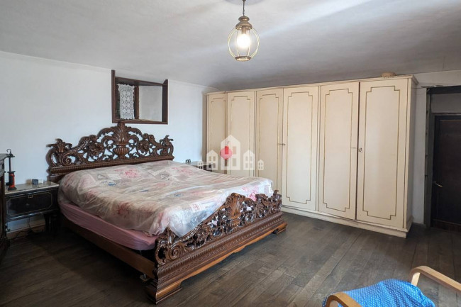 Casa semindipendente in vendita a Valchiusa