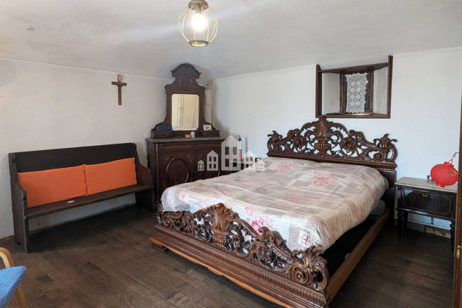 Casa semindipendente in vendita a Valchiusa