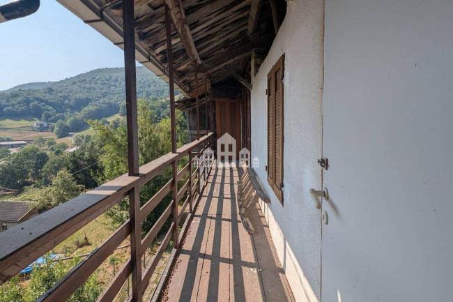 Casa semindipendente in vendita a Valchiusa