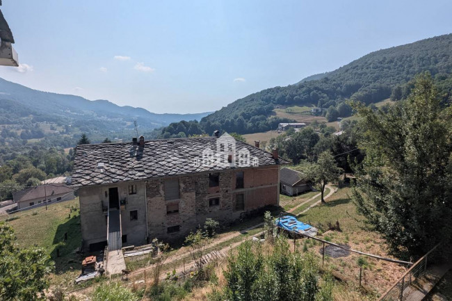 Casa semindipendente in vendita a Valchiusa