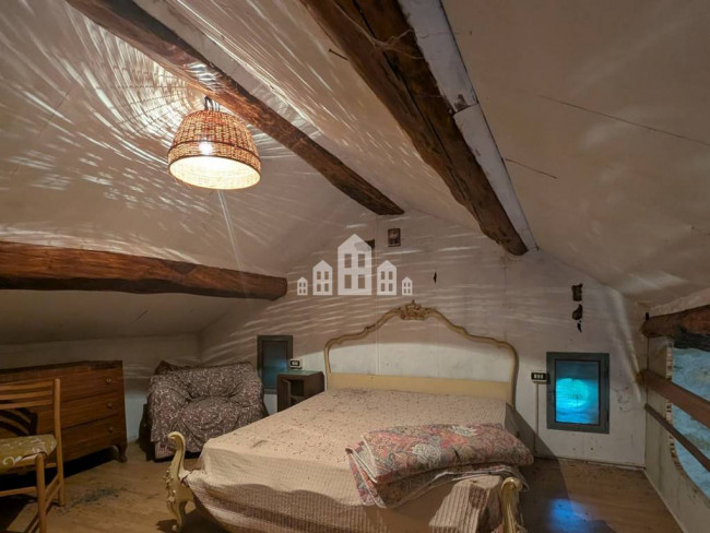Casa semindipendente in vendita a Valchiusa