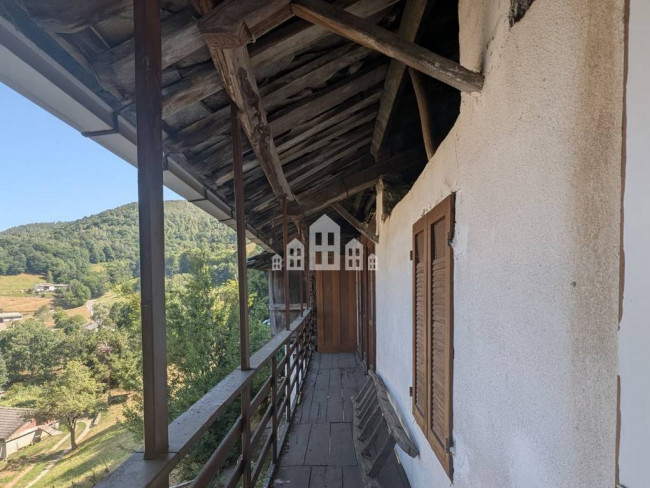Casa semindipendente in vendita a Valchiusa
