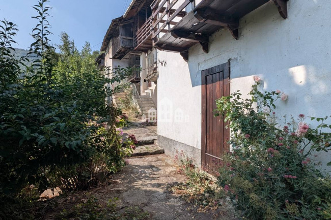 Casa semindipendente in vendita a Valchiusa