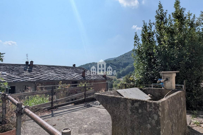 Casa semindipendente in vendita a Valchiusa
