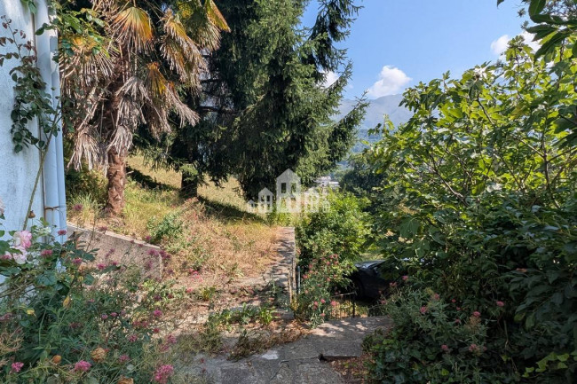 Casa semindipendente in vendita a Valchiusa