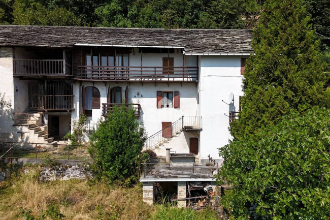 Casa semindipendente in vendita a Valchiusa