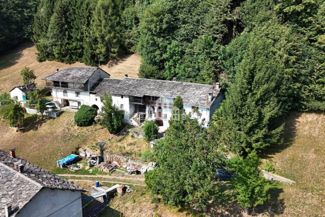 Casa semindipendente in vendita a Valchiusa