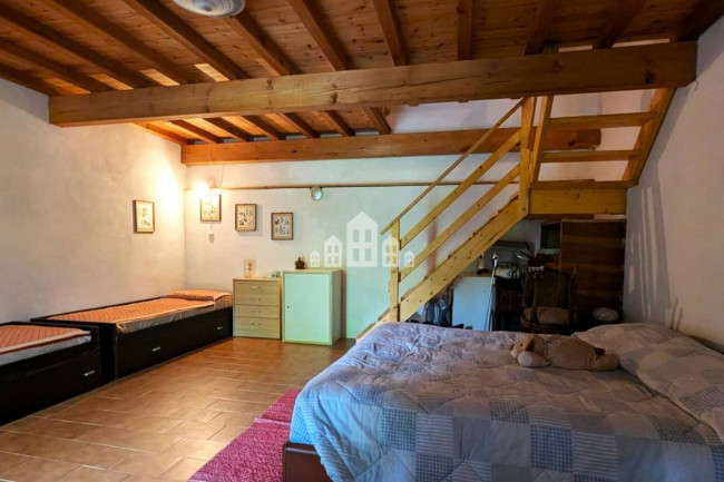 Casa semindipendente in vendita a Valchiusa