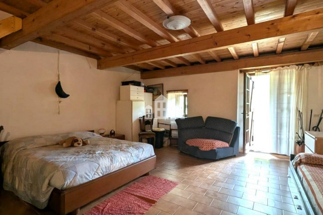 Casa semindipendente in vendita a Valchiusa