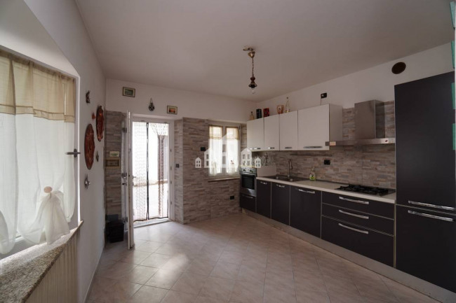 Half-duplex for sale in Salassa