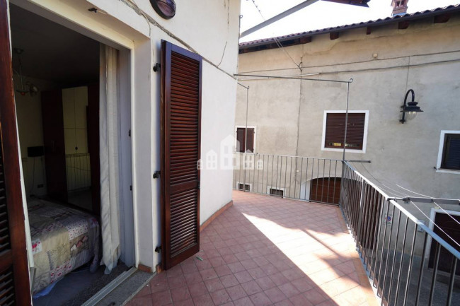 Half-duplex for sale in Salassa