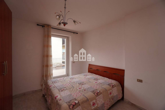 Half-duplex for sale in Salassa
