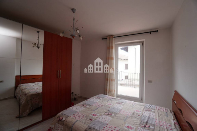 Half-duplex for sale in Salassa