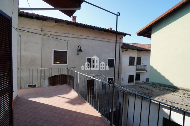 Half-duplex for sale in Salassa