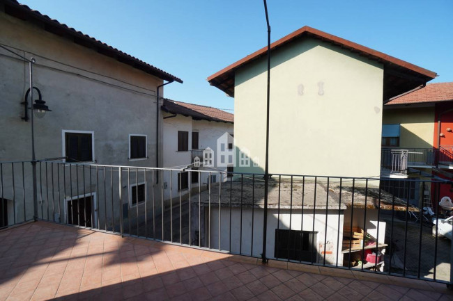 Half-duplex for sale in Salassa
