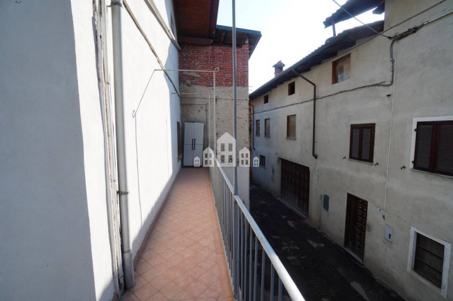 Half-duplex for sale in Salassa