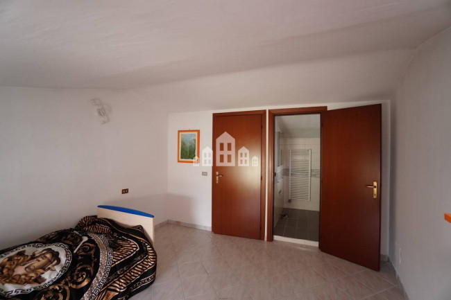 Half-duplex for sale in Salassa